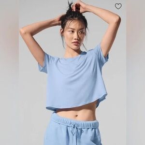 Alo Yoga cropped all day short sleeve tee seashell blue NWT